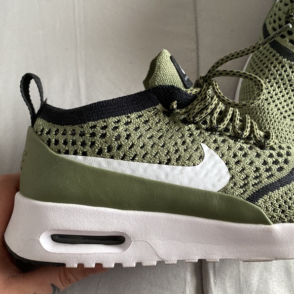 Nike green black and white sneakers - Picture 2 of 5